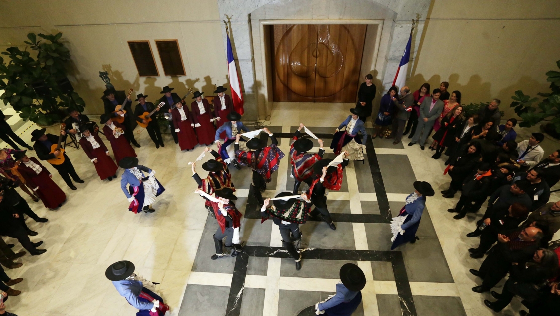 Aprueban creación del Día Nacional del Cuequero y la Cuequera
