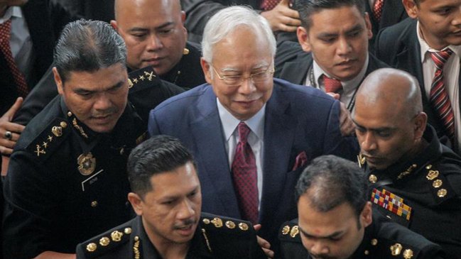 Ex primer ministro de Malasia fue acusado de abuso de poder en caso de corrupción