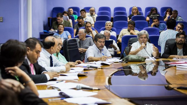 Concejo Municipal de Arica evalúa no renovar 35 patentes de expendio de alcohol por infracciones