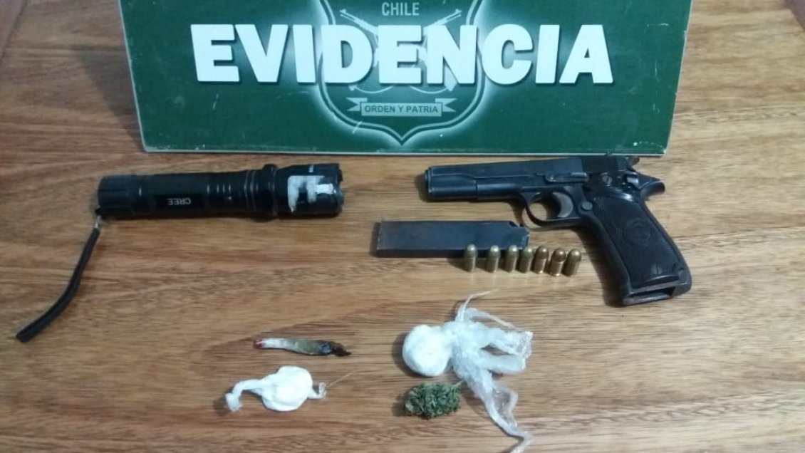 O'Higgins: Carabineros detuvo a cuatro sujetos por porte ilegal de armas y drogas