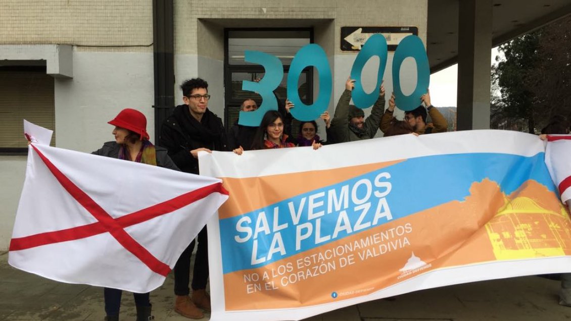 Detractores presentaron firmas contra estacionamientos subterráneos en Valdivia