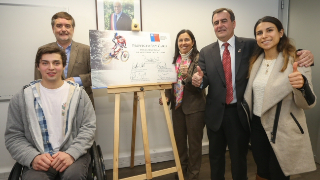 Ministra del Deporte encabezó mesa de trabajo y firmó acuerdo para lanzar Ley 