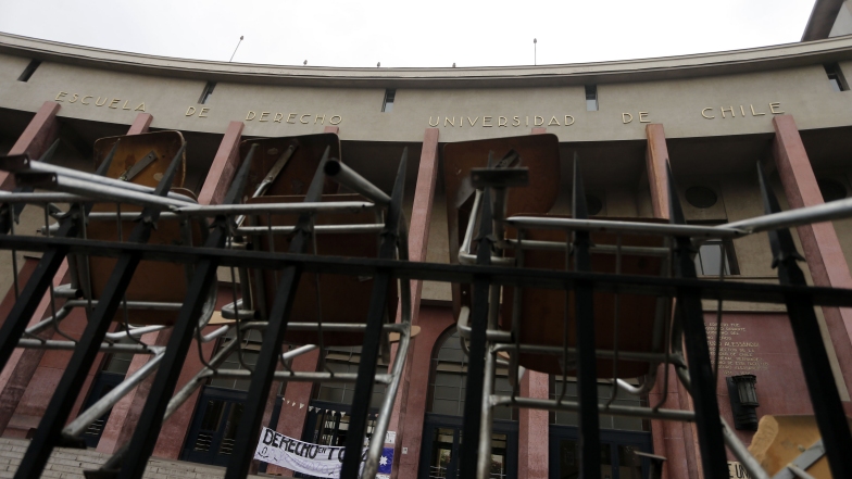 Continúa la toma feminista de Derecho en la U. de Chile tras fracaso de negociaciones