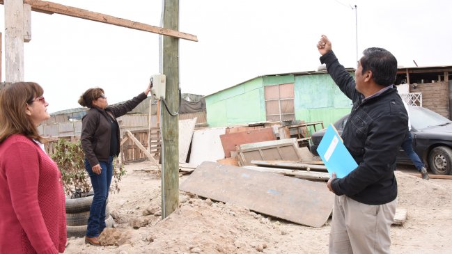 Arica: Pobladores de La Granja tienen conexión eléctrica tras 15 años de espera