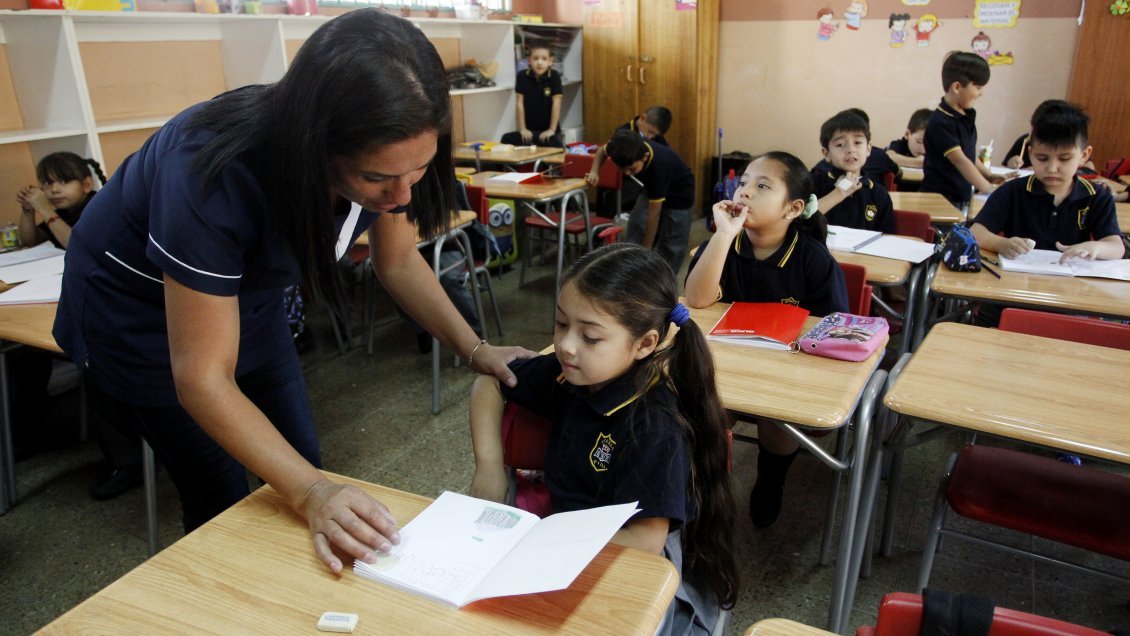 Profesores de Cerro Navia recibieron el pago de millonarias deudas