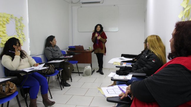 Maule: Dictan curso de emprendimiento a mujeres en zona de rezago