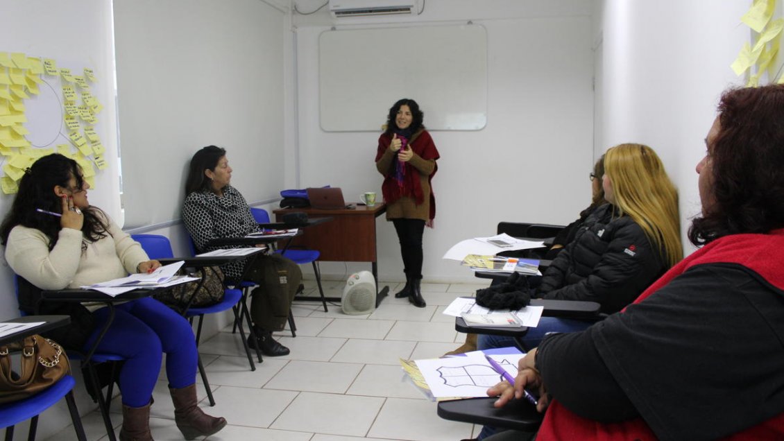 Maule: Dictan curso de emprendimiento a mujeres en zona de rezago