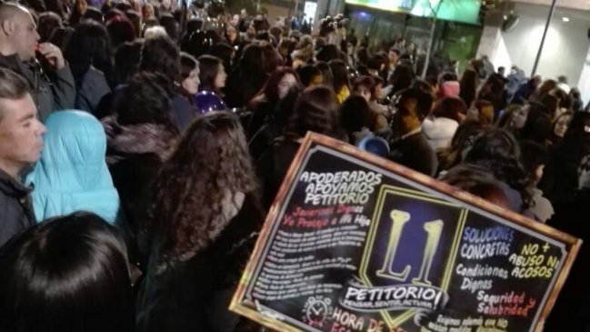 Apoderados del Liceo 1 protestaron por traslado de estudiantes