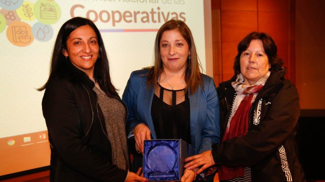Cooperativa de productoras agrícolas de La Unión recibió premio del Ministerio de Economía