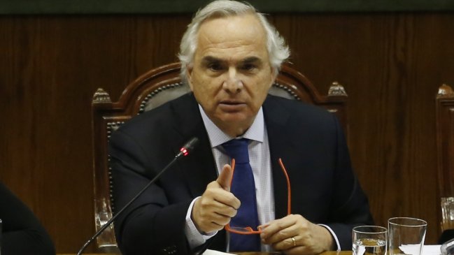 Chadwick llegará al Congreso para recomponer relaciones entre el Gobierno y el Senado