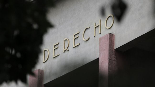 Más de 100 académicas de la Universidad de Chile llamaron a Carlos Carmona a renunciar