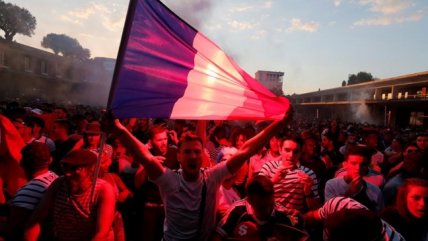 Los festejos en las calles de Francia por el regreso a la final de un Mundial