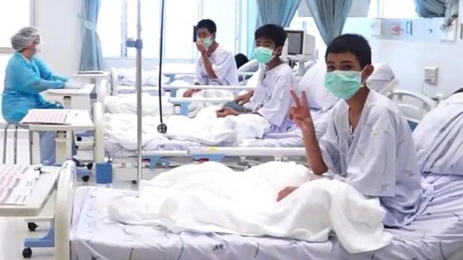 Tailandia: Los primeros cuatro niños rescatados recibirán el alta el domingo