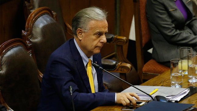 Ministro Santelices adquirió acciones en Sonda, empresa que mantiene contrato con Fonasa