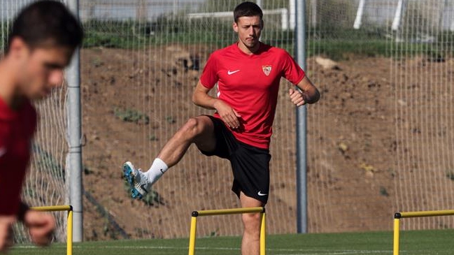 Barcelona fichó por cinco temporadas al central francés Clément Lenglet