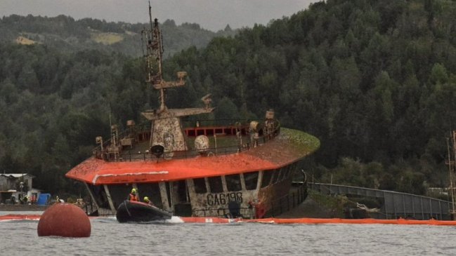 Chiloé: Concluyó con éxito la primera fase de reflotamiento de barco salmonero