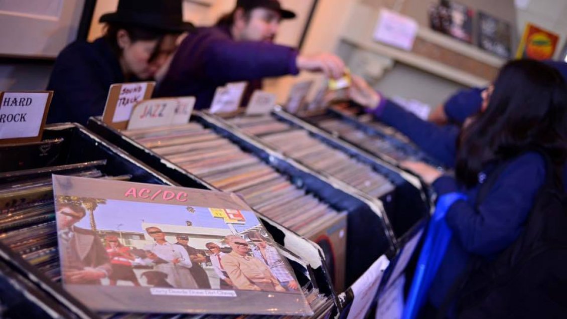 Coleccionistas tendrán su momento en la segunda Feria Itinerante del Vinilo de Talca