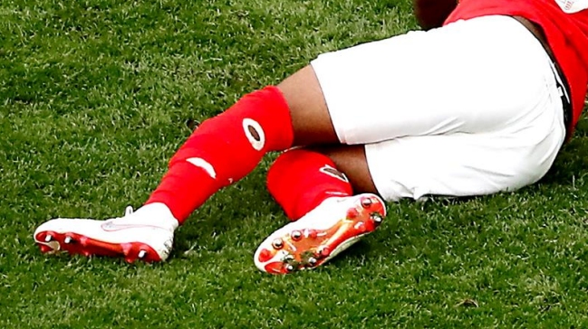 Inglés Danny Rose causó furor con el diseño de sus medias en el duelo ante Bélgica