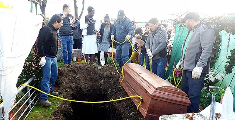 El triste adiós de haitiano en Curicó: Tuvieron que hacer campaña para que llegaran a su funeral