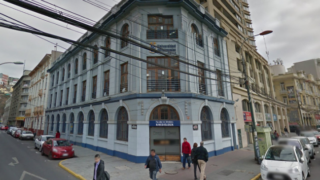 Universidad de Valparaíso cedió edificio para ayudar a descongestionar al Hospital Van Buren