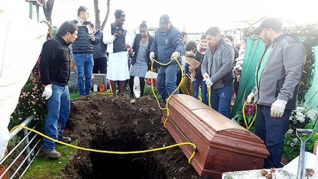El triste adiós de haitiano en Curicó: Tuvieron que hacer campaña para que llegaran a su funeral