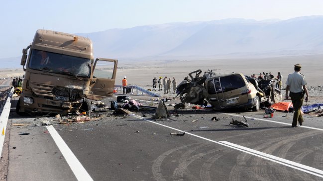 Arica: Choque frontal entre un vehículo menor y un camión dejó un muerto