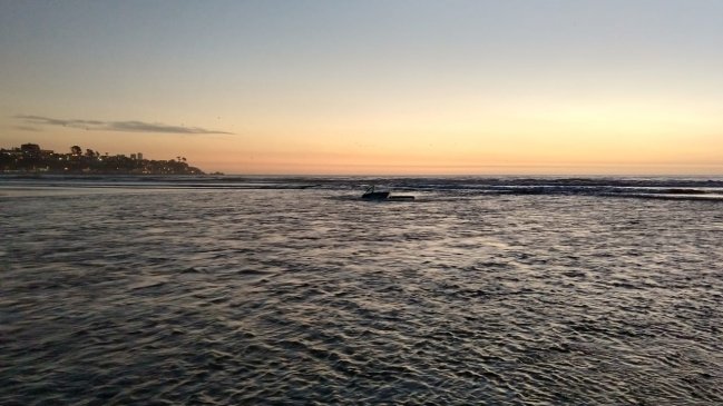 Concón: Ingresó a la playa con camioneta nueva y el mar 