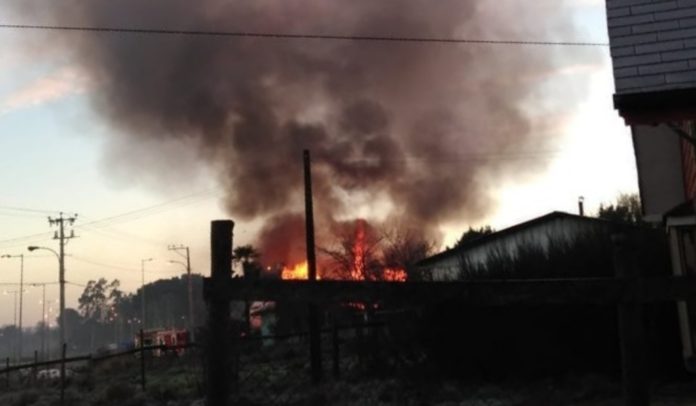 BioBío: Vivienda resultó totalmente destruida en incendio en Los Álamos