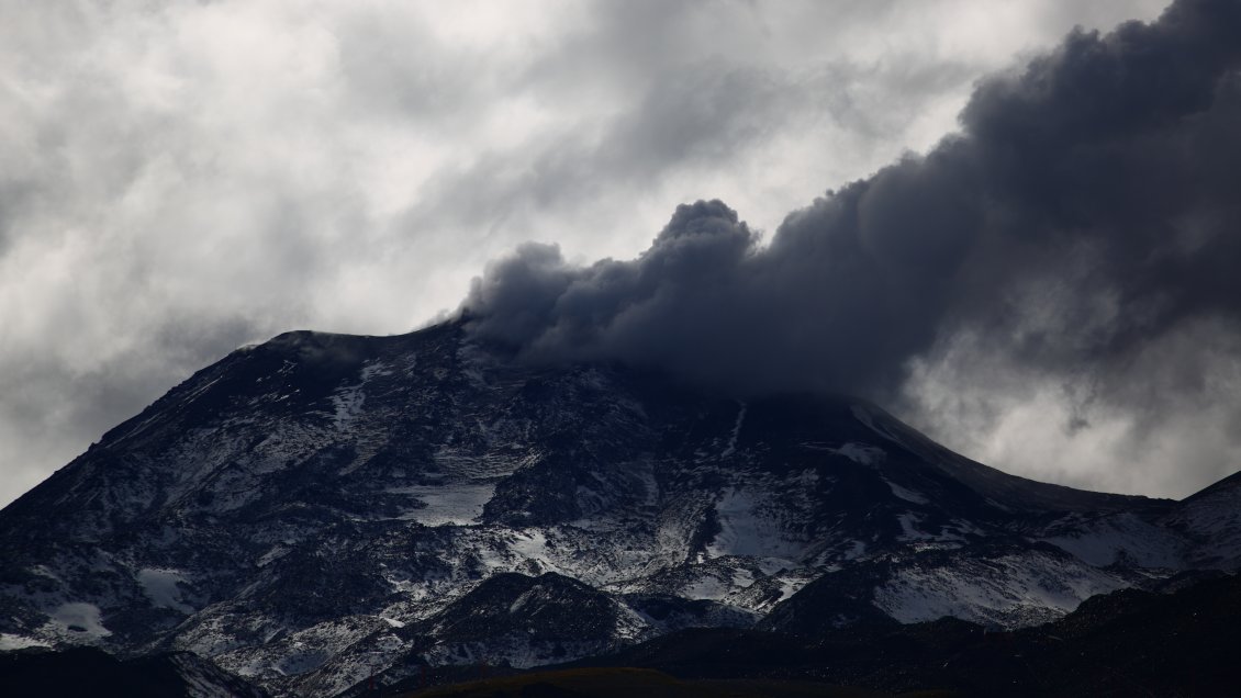 Pese a alertas de las autoridades, turistas siguen llegando a los Nevados de Chillán