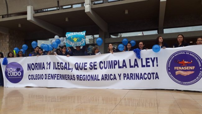 Colegio de Enfermeras de Arica realizó banderazo para exigir el uso compartido de unidades hospitalarias