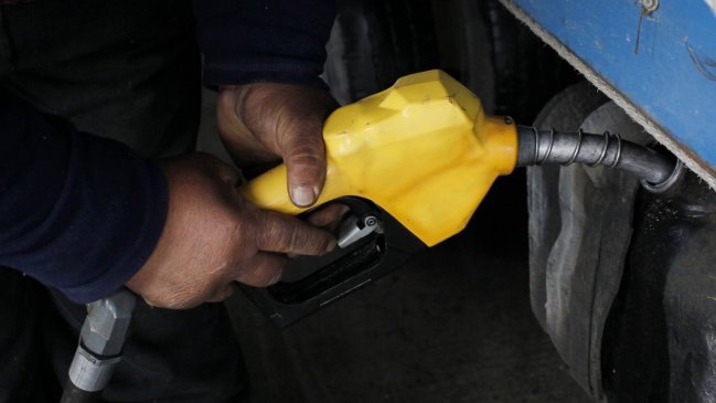 Precio de las bencinas registrará tercera alza consecutiva esta semana