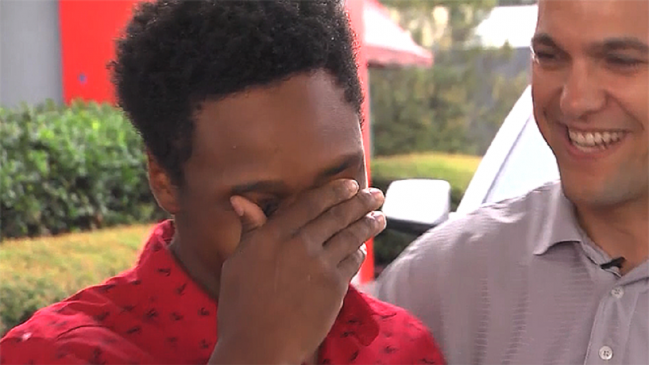 Esforzado joven caminó 32 kilómetros para no llegar tarde a su trabajo y su jefe lo sorprendió