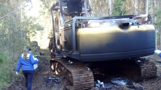 Doble ataque incendiario en La Araucanía deja tres máquinas y una casa quemadas