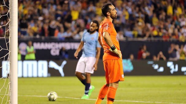 Claudio Bravo fue capitán en caída de Manchester City ante Borussia Dortmund