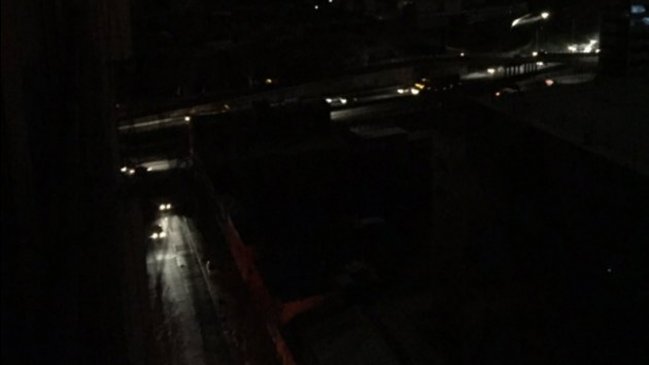 Corte de energía eléctrica afectó a sector céntrico de Santiago