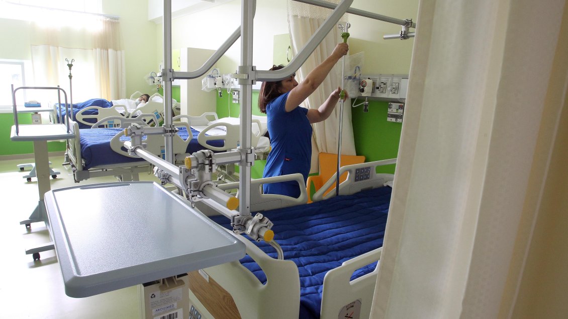 Minsal inicia plan para terminar con sociedades médicas y reducir déficit del sector