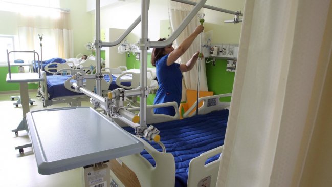 Minsal inicia plan para terminar con sociedades médicas y reducir déficit del sector