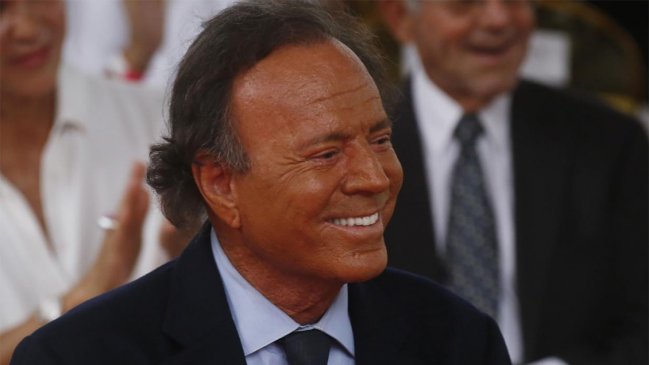 Julio Iglesias esquiva demanda de paternidad ad portad a que la justicia le exija examen de ADN