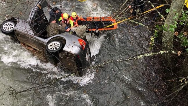 Los Ángeles: Un fallecido y seis lesionados dejó caída de vehículo al Río Caliboro