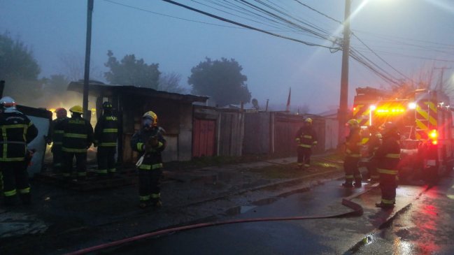 Bombero quedó damnificado junto a su familia tras incendio en Chillán