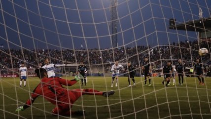 José Pedro Fuenzalida puso en ventaja a la UC ante Deportes Iquique mediante lanzamiento penal