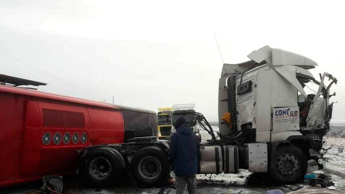 Grave accidente entre bus y camión en ruta que une a Punta Arenas y Puerto Natales