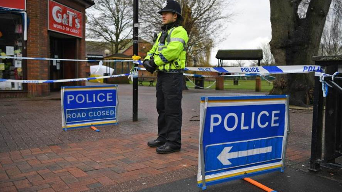 Horror en Reino Unido: Sujetos arrojaron ácido a niño de tres años en un centro comercial