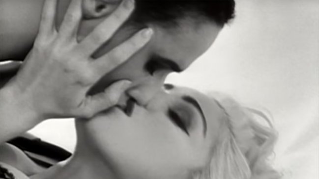 Mujer contó que fue acosada por Madonna tras besarse en un videoclip