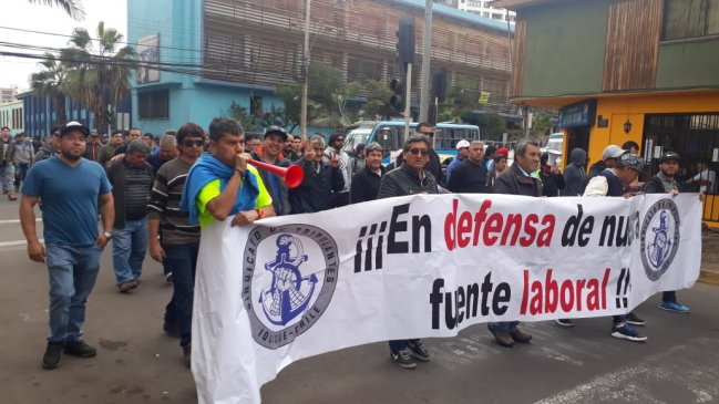 Tripulantes de Camanchaca marcharon exigiendo a Corpesca detener extracción de anchoveta