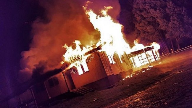 Incendio consumió por completo retén en la Región de Los Lagos