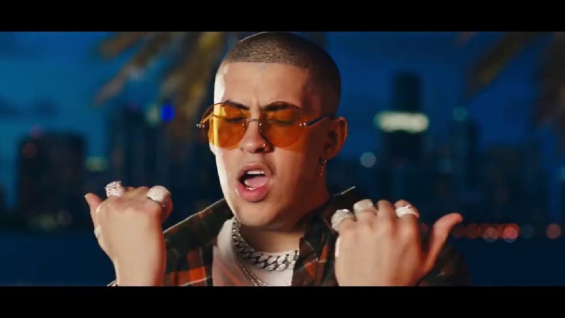 Bad Bunny acusó discriminación en salón de belleza donde no le quisieron pintar las uñas