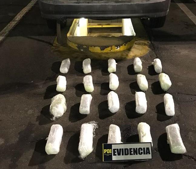Arica: En prisión preventiva quedó mujer que intentó ingresar 12 kilos de droga
