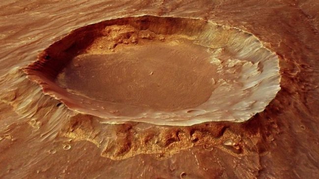 Descubren un lago de agua líquida y salada en Marte