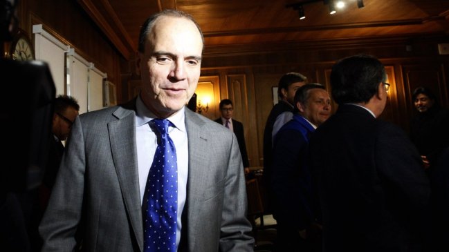 Ministro Monckeberg llamó a no usar tomas para 